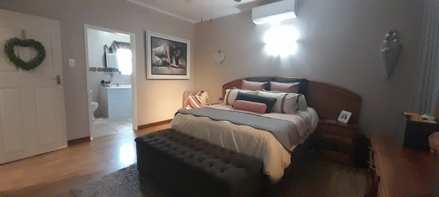 4 Bedroom Property for Sale in Wilkoppies North West